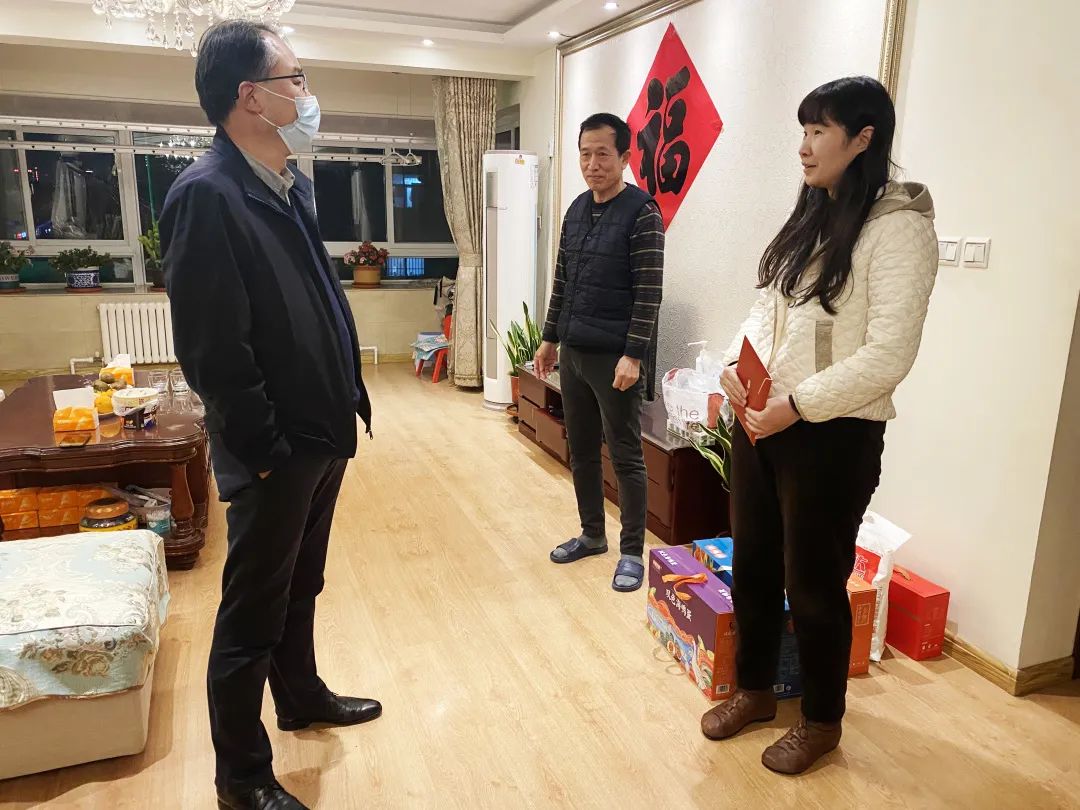 魯商服務(wù)工會(huì)開(kāi)展“一線(xiàn)駐守·暖心護(hù)航”走訪(fǎng)慰問(wèn)活動(dòng)