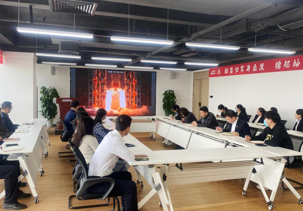 魯商服務(wù)黨委組織觀看專題教育片《榜樣7》