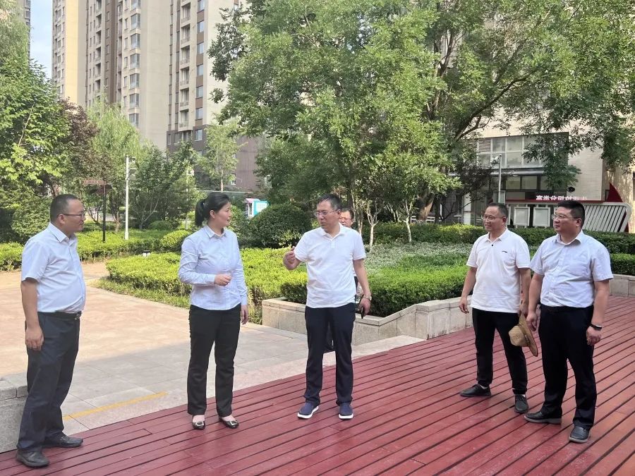 魯商服務(wù)開(kāi)展“四不兩直”調(diào)查研究工作