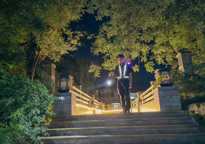 魯商服務(wù)“高考”提前交卷，請審閱！